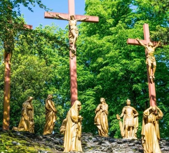 LOURDES- stazione della via crucis