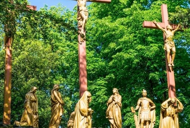 LOURDES- stazione della via crucis