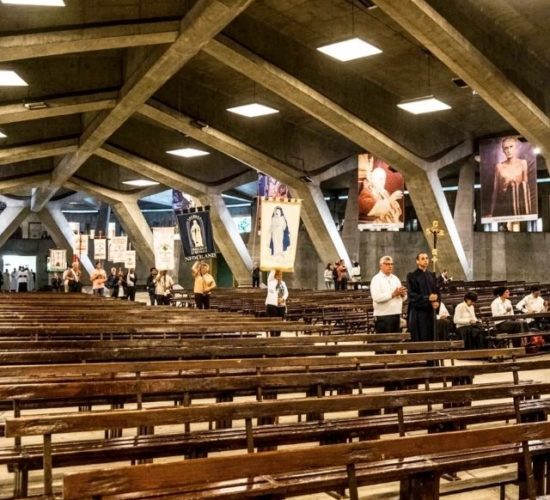 Lourdes-processione eucaristica