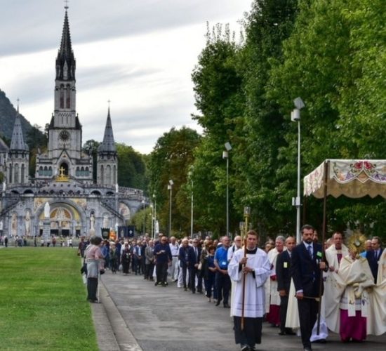 Processione lourdes
