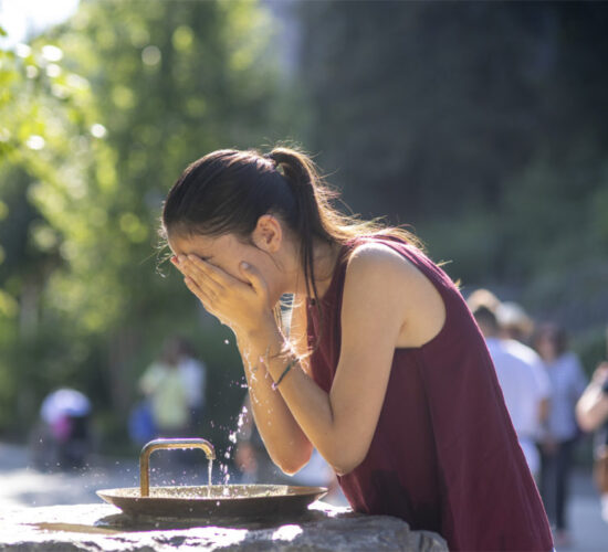 il gesto dell'acqua lourdes