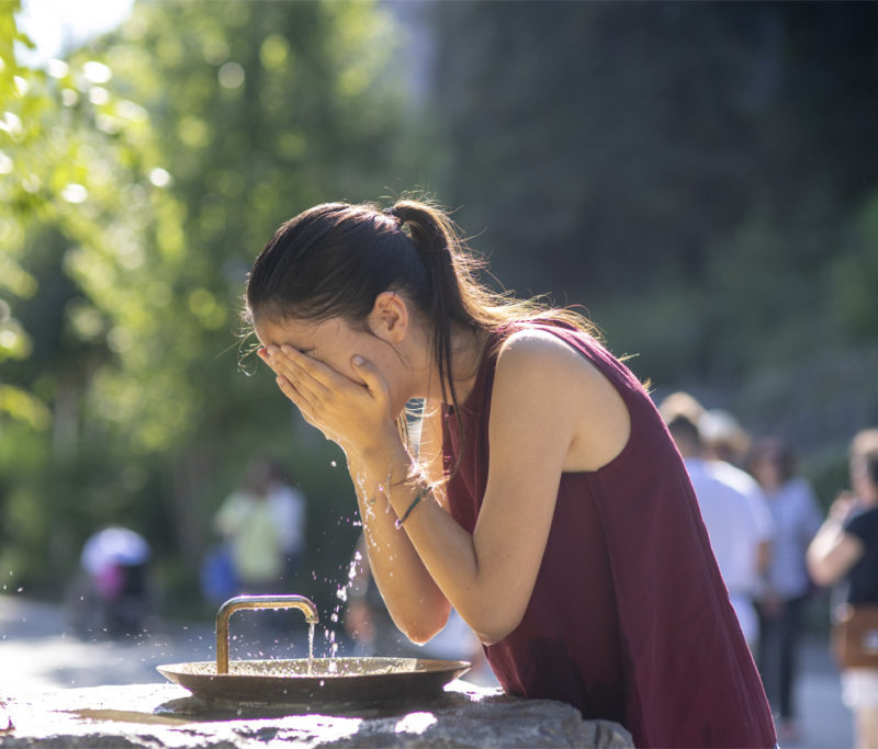 il gesto dell'acqua lourdes